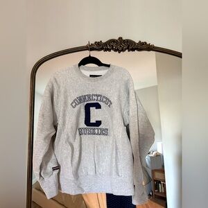 Vintage UConn women’s sweatshirt size M